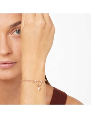 Ciondolo lettera "F" in oro rosa