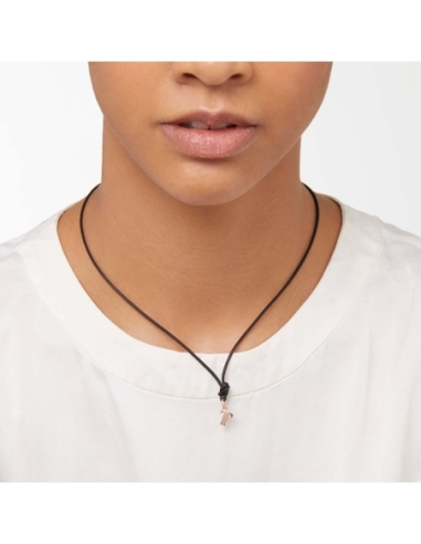 Ciondolo lettera "T" in oro rosa