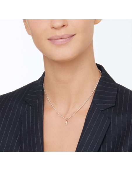 Ciondolo lettera "V" in oro rosa