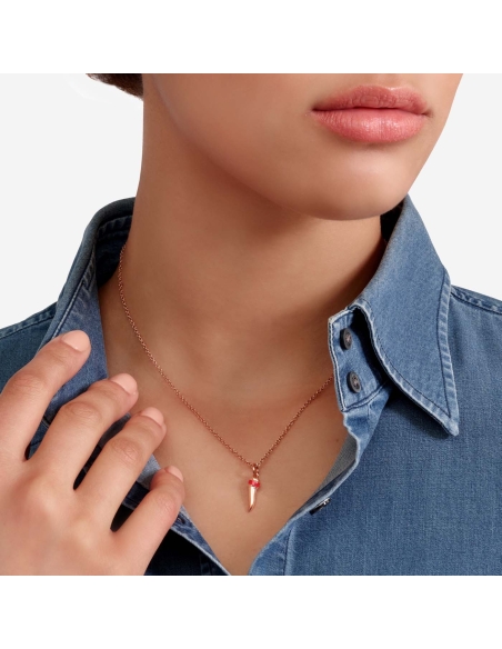 Ciondolo Cornetto in oro rosa e smalto rosso.